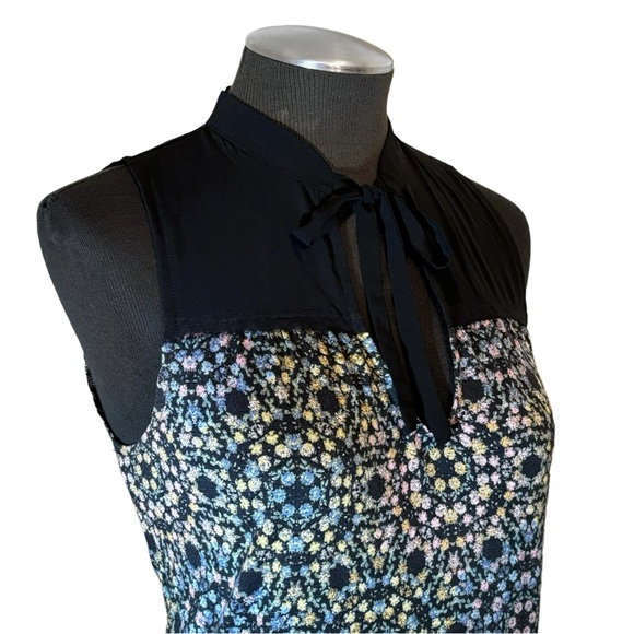 Kimchi Blue - Multicolor Ditsy Floral Mixed Media Tie Front Top - Small - Picture 4 of 10